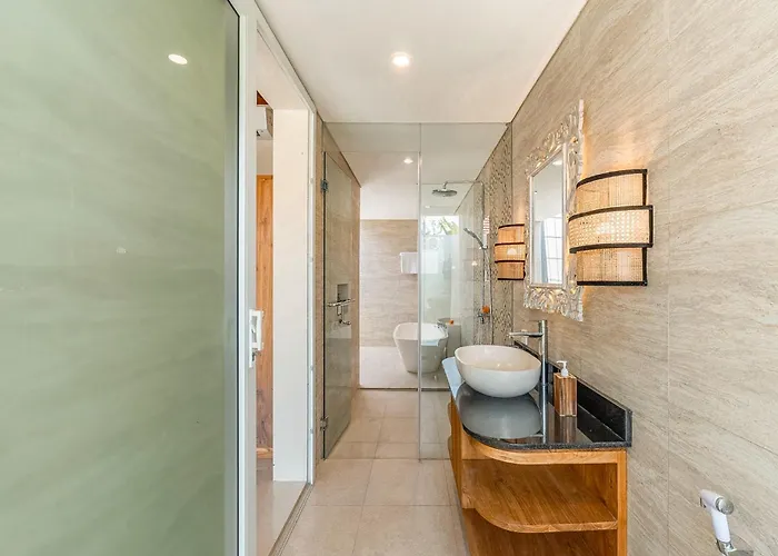 Svarna Hotel Seminyak (Bali)